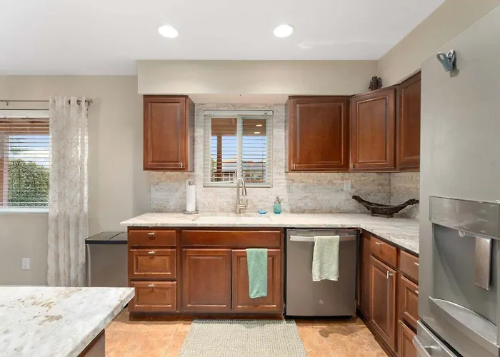 Holiday home East Base Near Zoo And Desert Garden Patio *