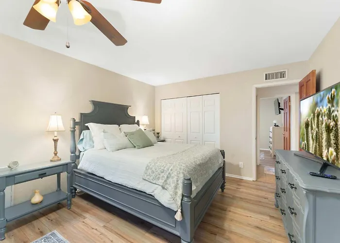 Holiday home East Base Near Zoo And Desert Garden Patio *