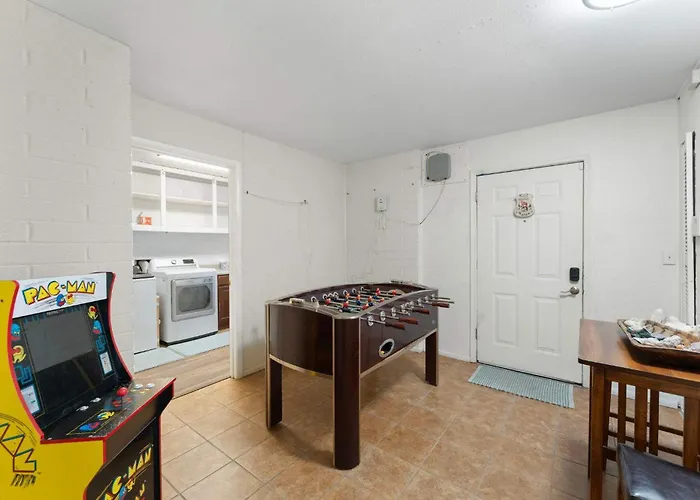 East Base Near Zoo And Desert Garden Patio Holiday home