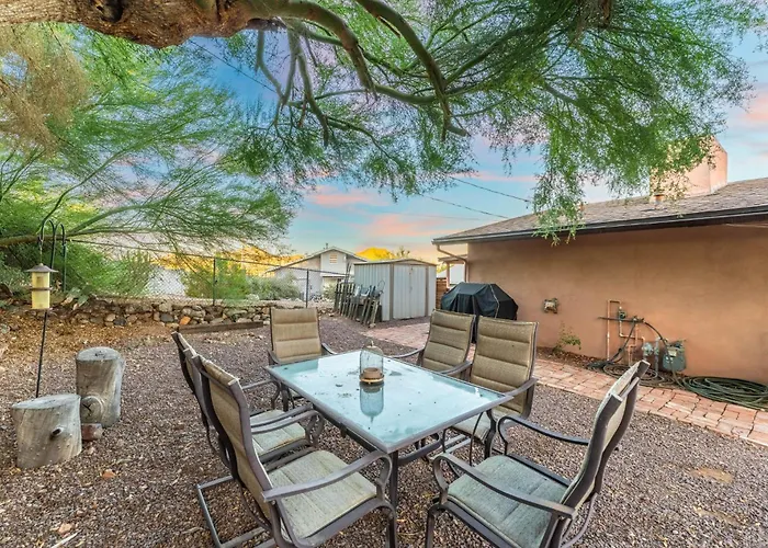 Holiday home East Base Near Zoo And Desert Garden Patio