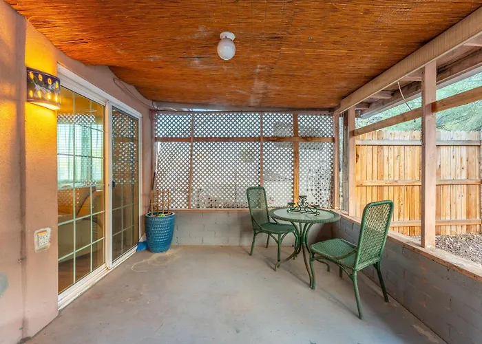 East Base Near Zoo And Desert Garden Patio
