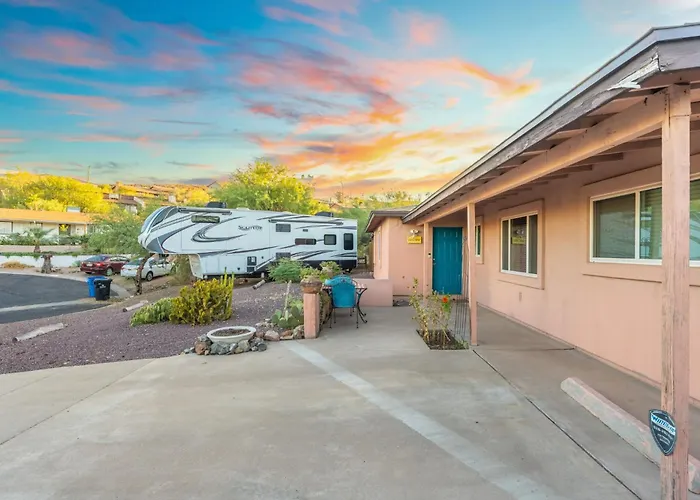 Holiday home East Base Near Zoo And Desert Garden Patio